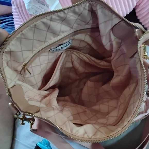 Mark & Hall - Elegant Pink Designer Shoulder Bag - Picture 4 of 6